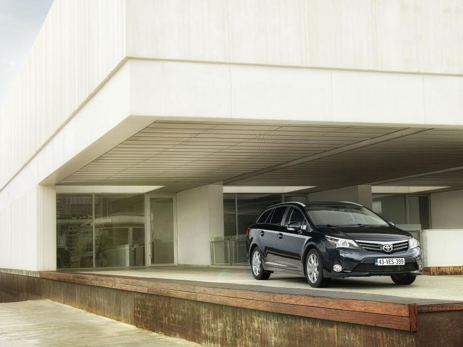  Toyota Avensis SW 2011 года  (фото 42 из 60)